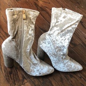 Silver cape robin boots